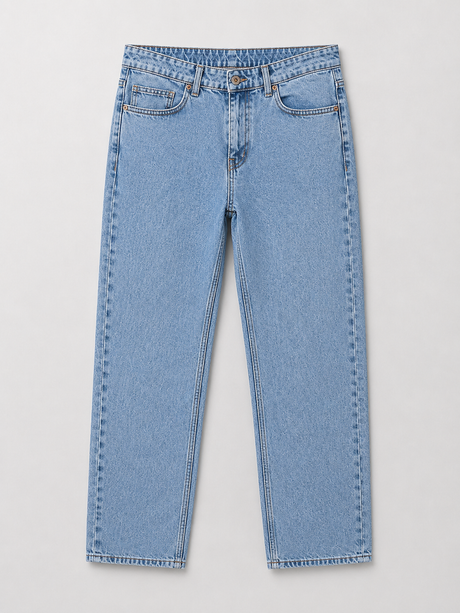 Straight Leg Jeans in Light Wash